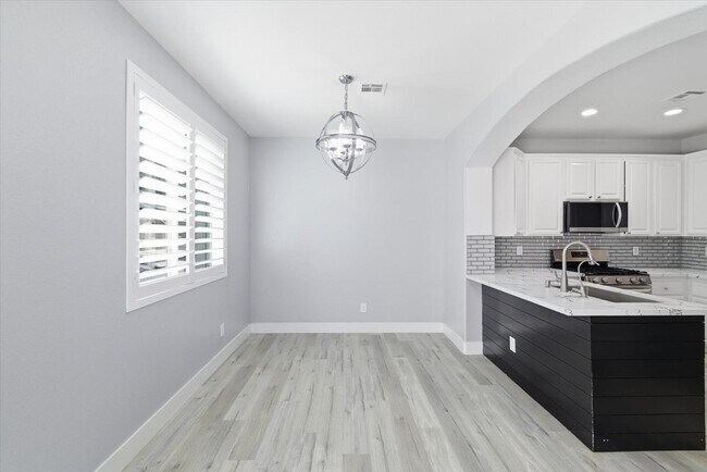 Building Photo - 972 Prestwick St