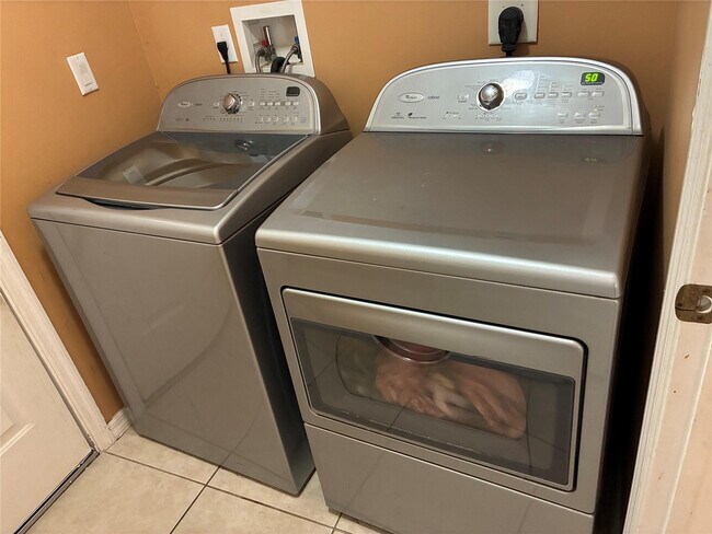 Building Photo - 602 SW Kenyoun St