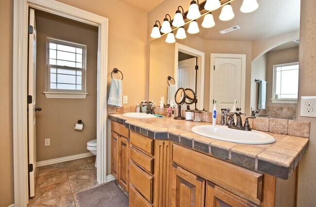 Building Photo - ***1804 SW Sequoia***