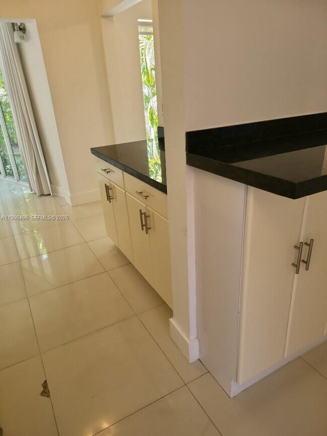 Building Photo - 7707 Hawthorne Ave