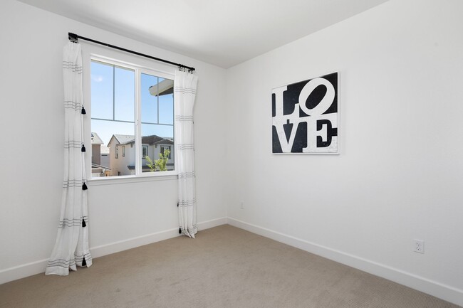 Building Photo - Gorgeous Home to Rent in Folsom!