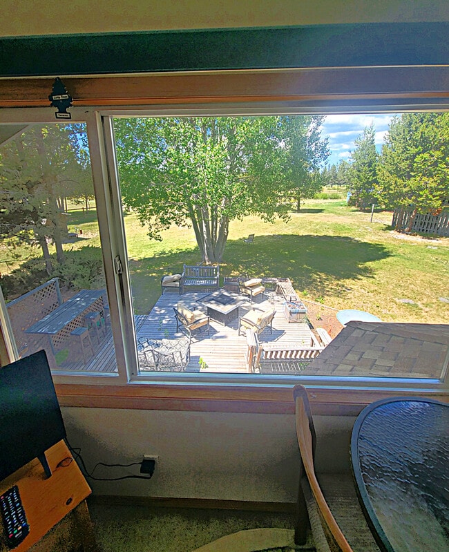 View window - 16693 Sprague Loop