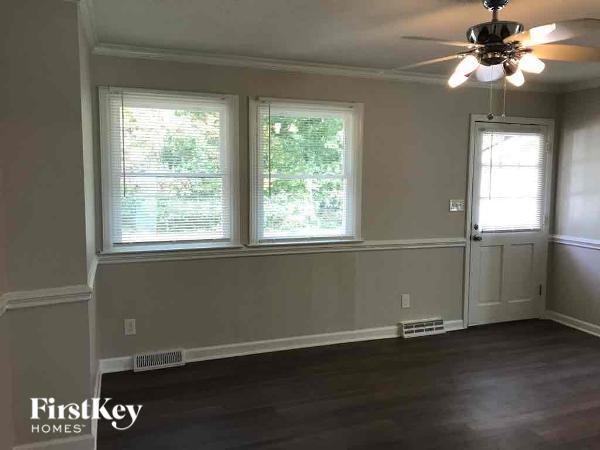 Building Photo - 940 Ridgeway Dr