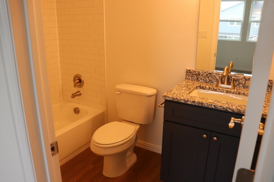 Owner's Bathroom - 5905 Grayson St