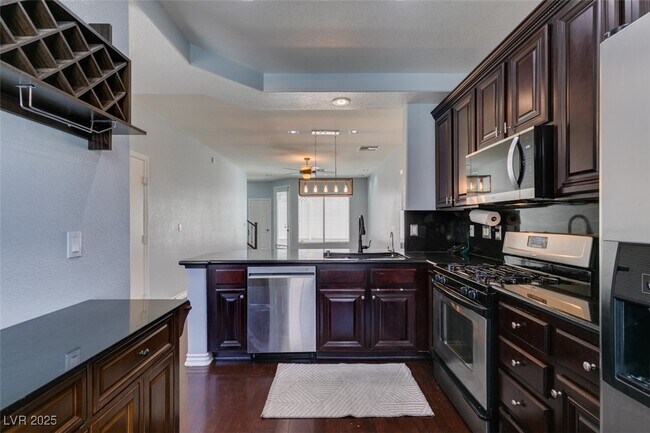 Building Photo - 8233 Shaded Arbors St