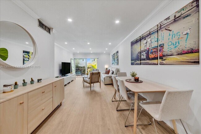 Building Photo - 9225 SW 87th Ave