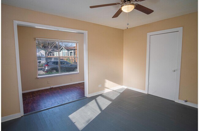 Building Photo - Great Home So Close to Downtown!