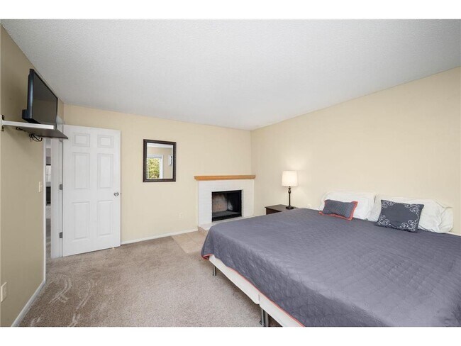 Building Photo - 4860 Park Commons Dr