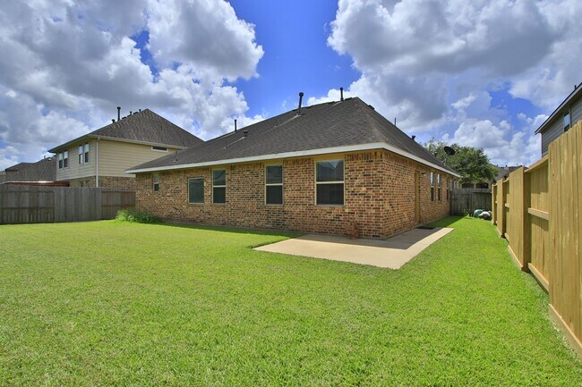 Building Photo - 271 Westwood Dr