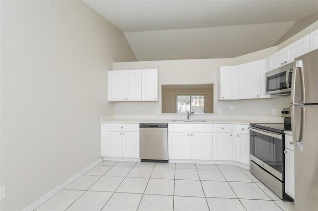 Building Photo - 807 Savona Pl