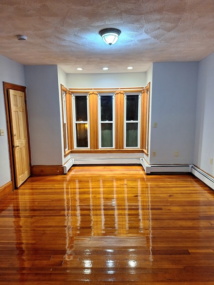 Building Photo - 64 Ford St