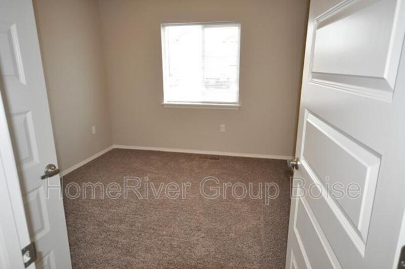 Building Photo - 1326 S Edgewater Cir