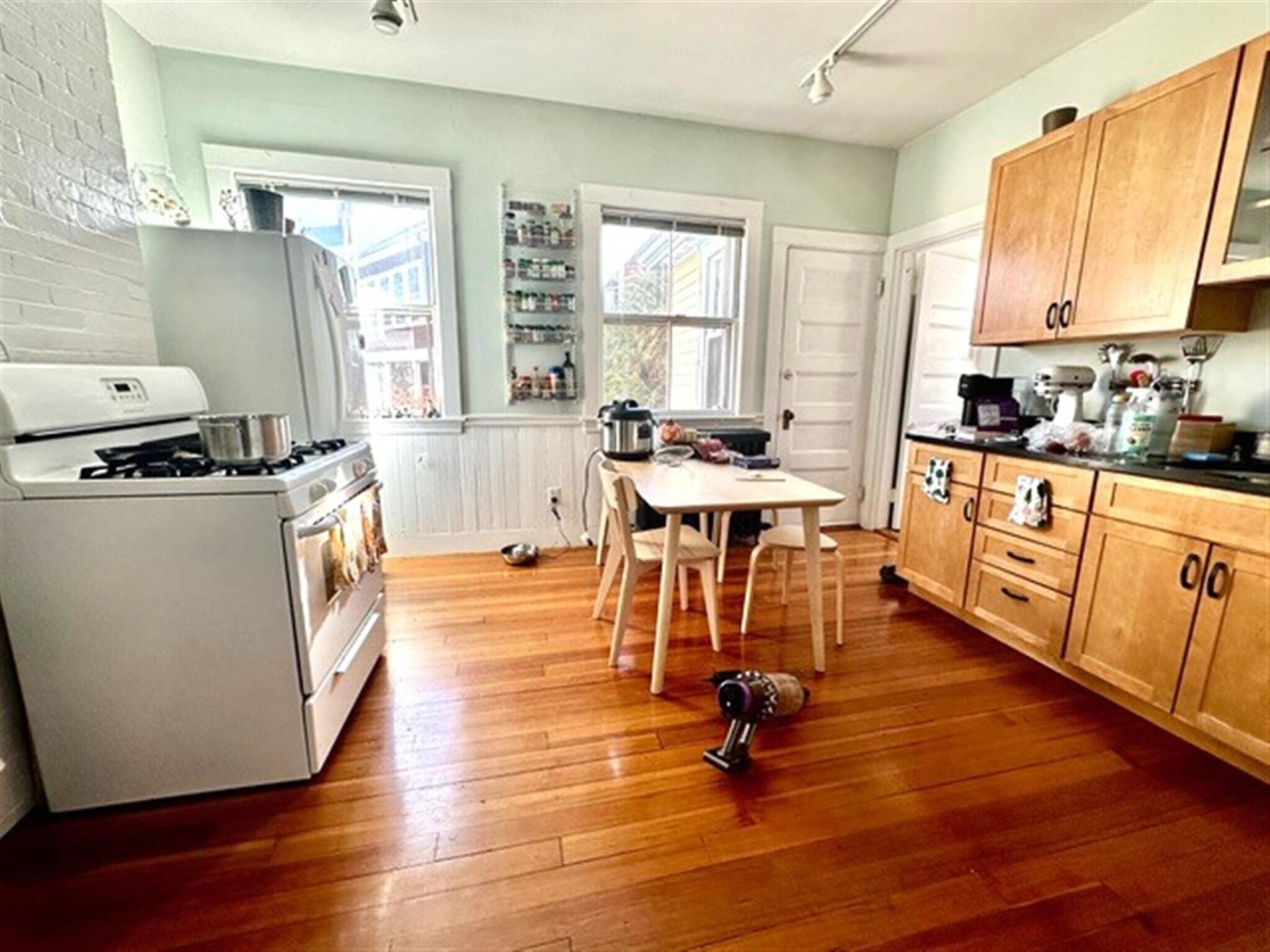 Building Photo - 77 College Ave