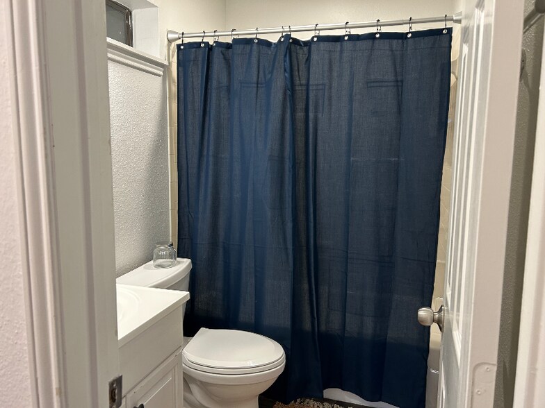 Building Photo - 3001 Cedar St