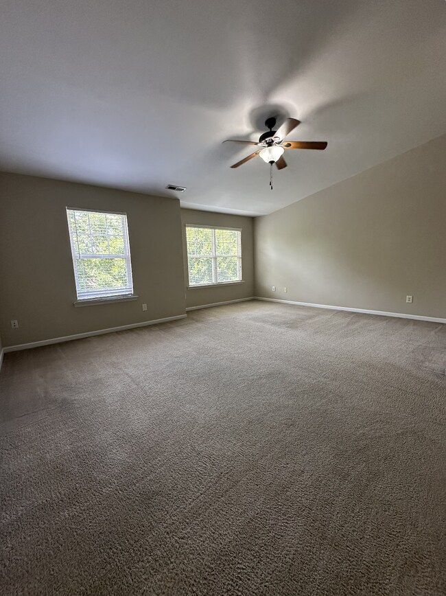 Building Photo - Spacious 3-Bed Townhouse in Raleigh