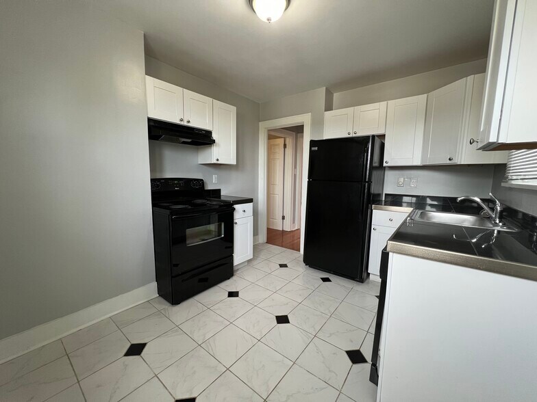 Building Photo - 7455 Penfield Ct