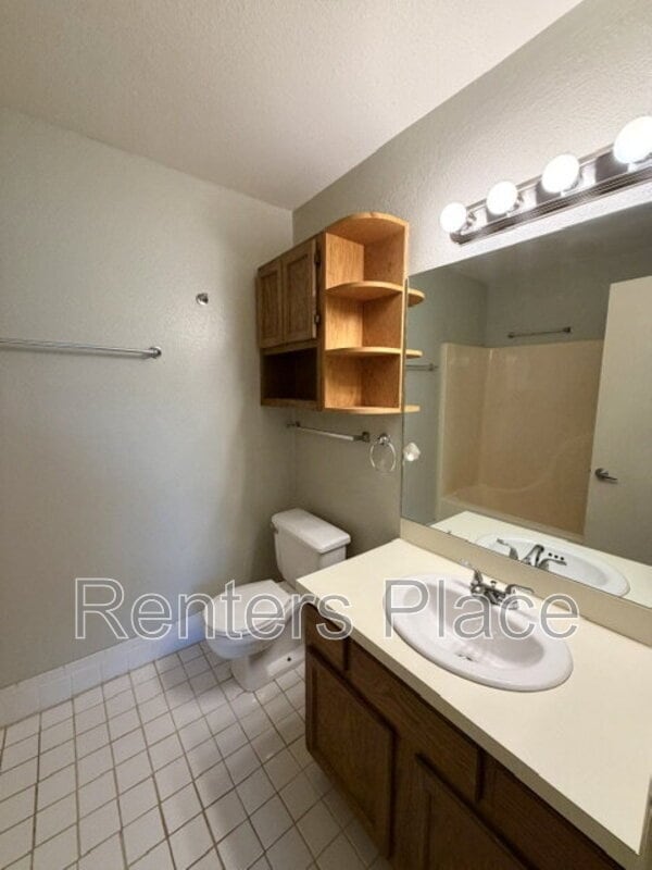 Building Photo - 5707 S Yukon Ave