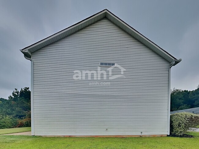 Building Photo - 203 Fledgling Way