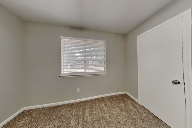 Building Photo - 16915 Tranquil Dr