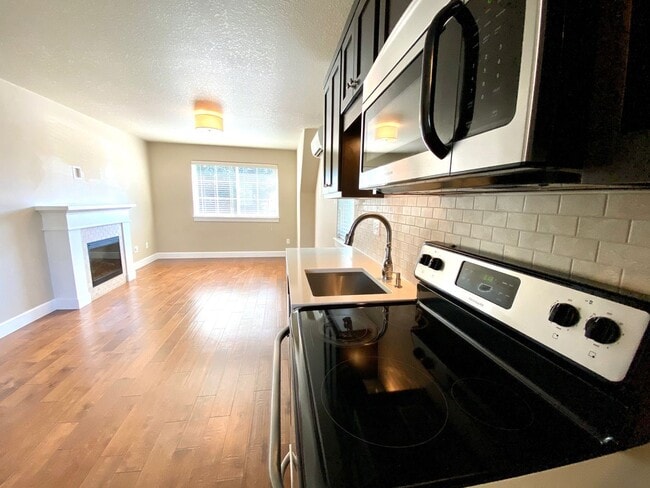 Building Photo - University Park One Bedroom
