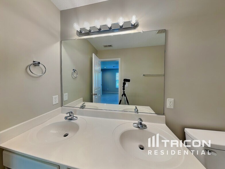 Building Photo - 3525 Sunset Hollow Ct