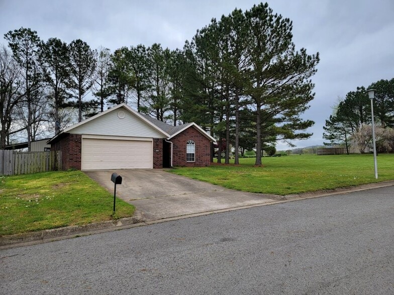 Building Photo - 902 South Liberty Drive