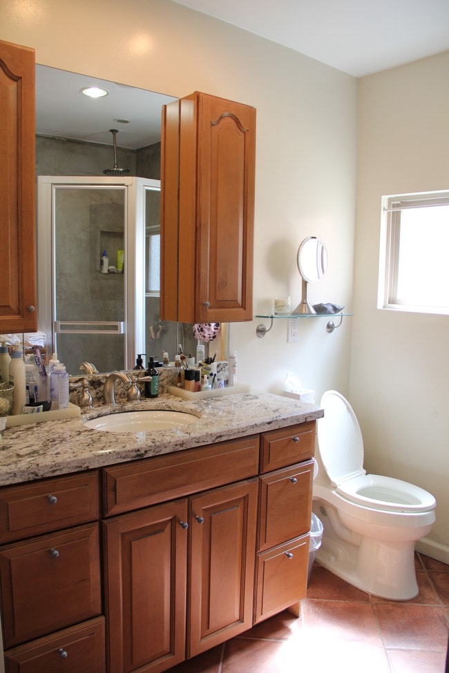 Building Photo - 9042 Phyllis Ave