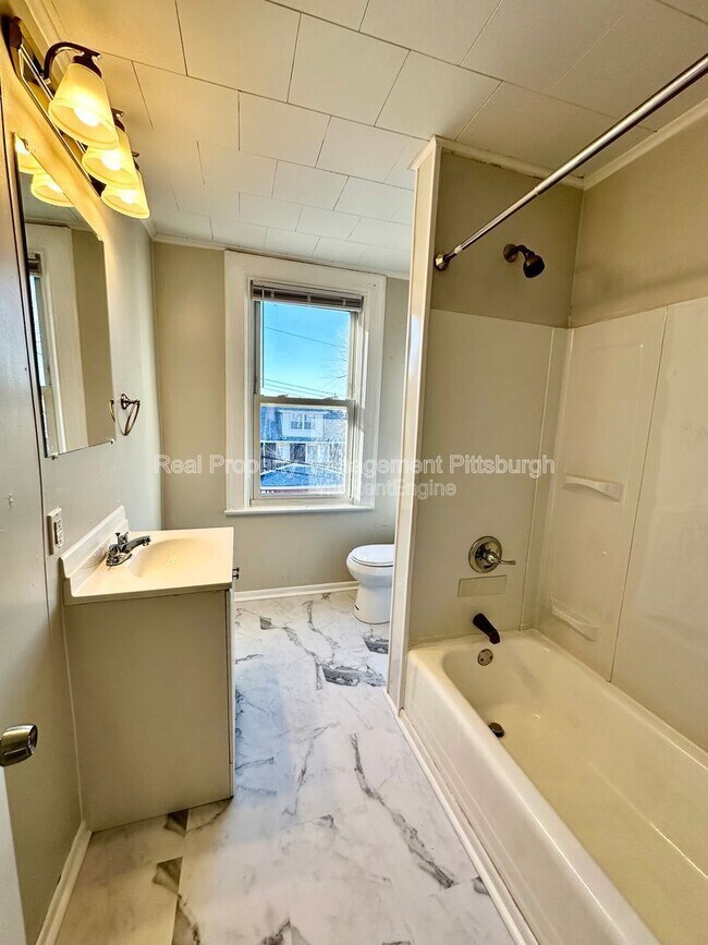 Building Photo - 2233 Milligan Ave