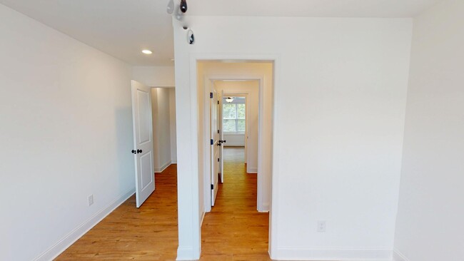 Building Photo - Newer 2 Bedroom Columbia Townhome with Bea...