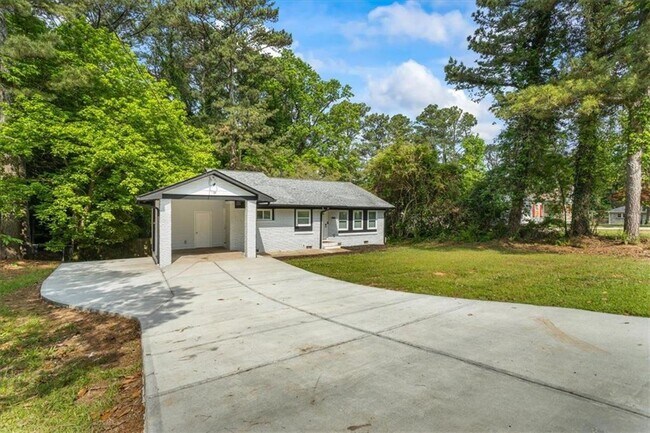 Building Photo - 2223 Columbia Dr