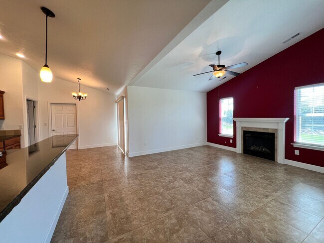 Building Photo - Well Maintained Home in Pelican Point Comm...