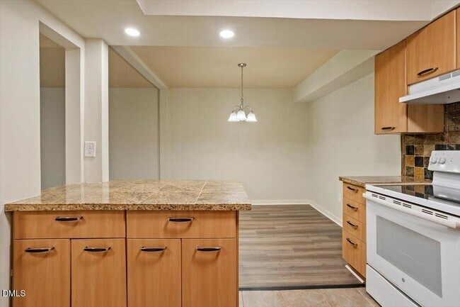 Building Photo - 7124 Longstreet Dr