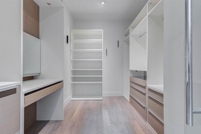 Building Photo - 1222 Marconi St