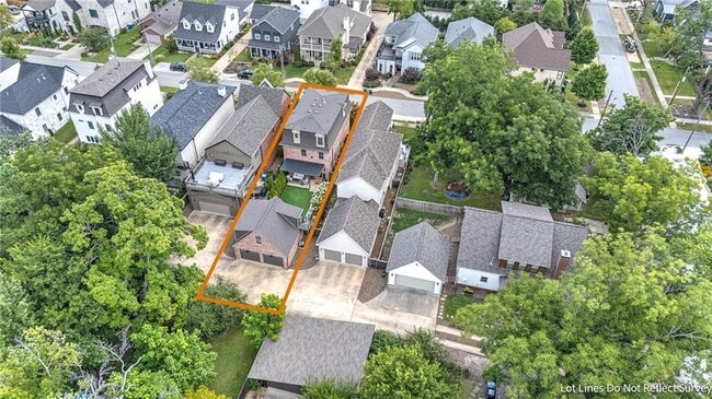 Building Photo - 242 SW D St