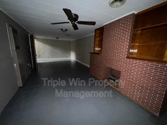 Building Photo - 90 W St Anthony Ln