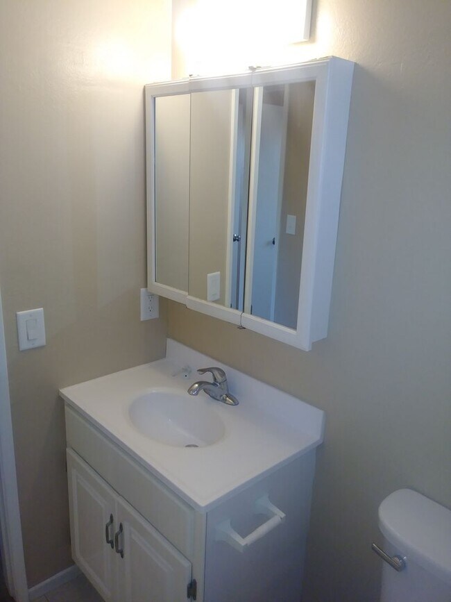 Building Photo - 798