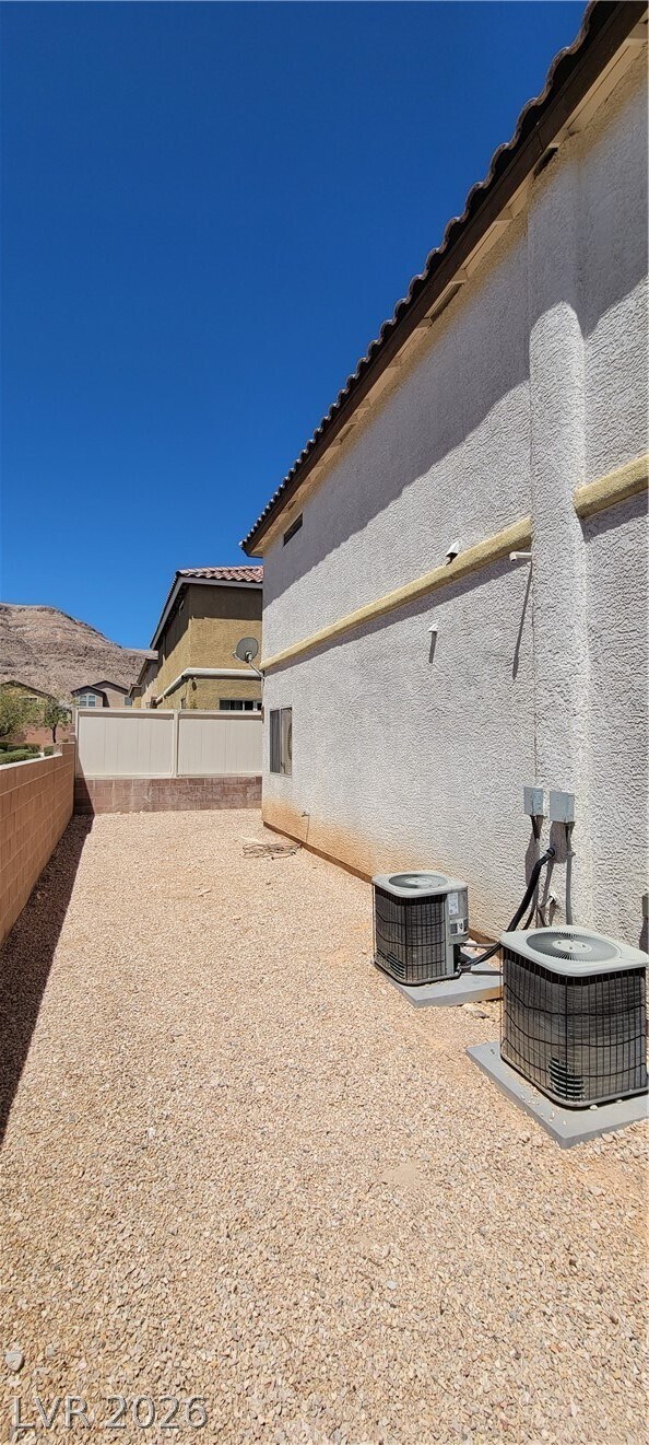 Building Photo - 9967 Carrizo Springs Ave
