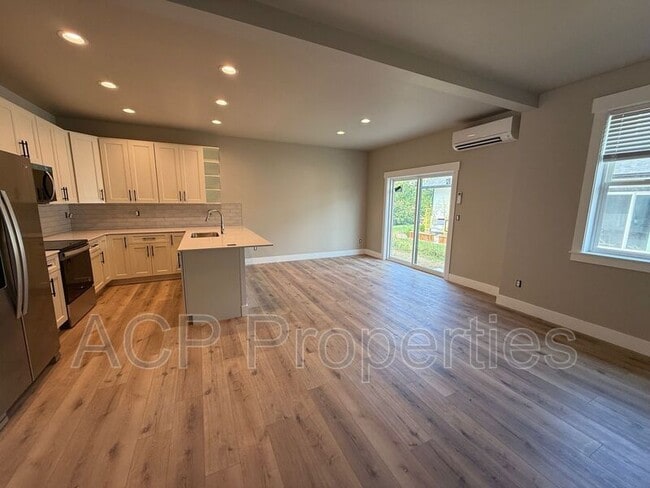 Building Photo - 2201 DeJong Dr