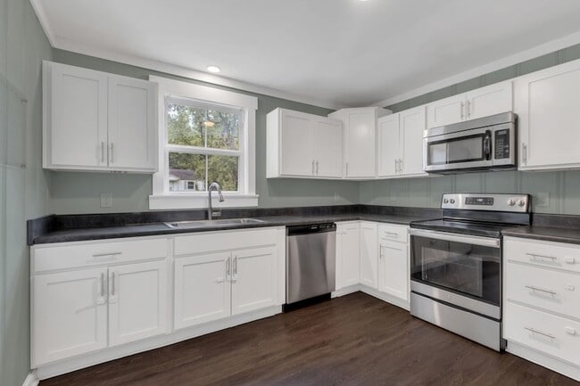 Building Photo - 2929 Emery Dr