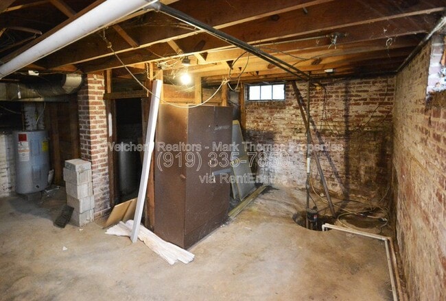 Building Photo - 2602 Vineyard St