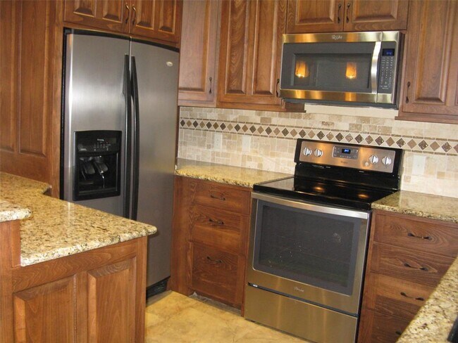 Building Photo - 806 Woodland Park Dr
