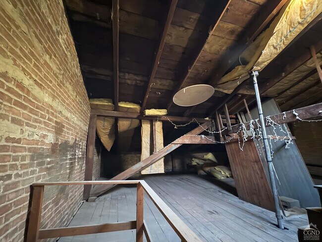 Building Photo - 612 Warren St