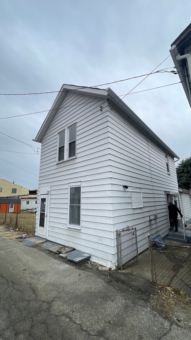 Building Photo - 505 Monongahela Ave