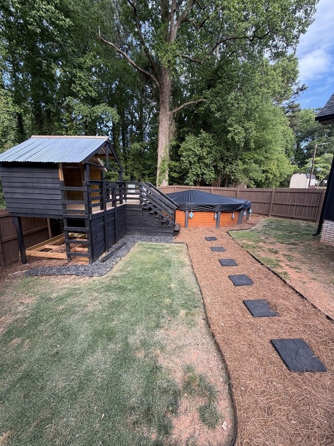 Building Photo - 308 Eastwood Dr
