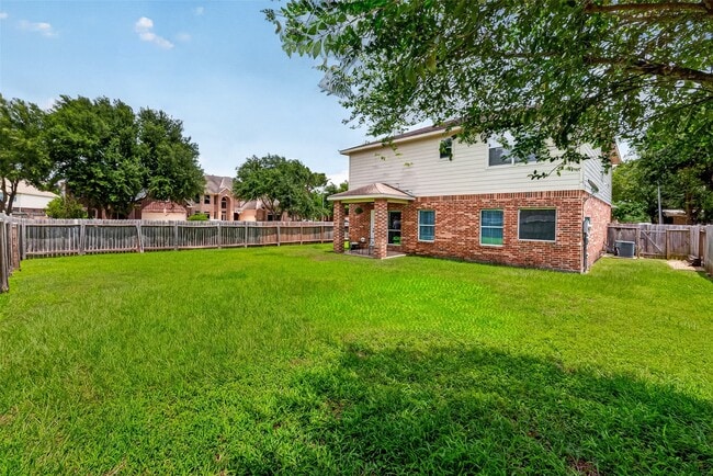 Building Photo - 10427 Lyndon Meadows Dr