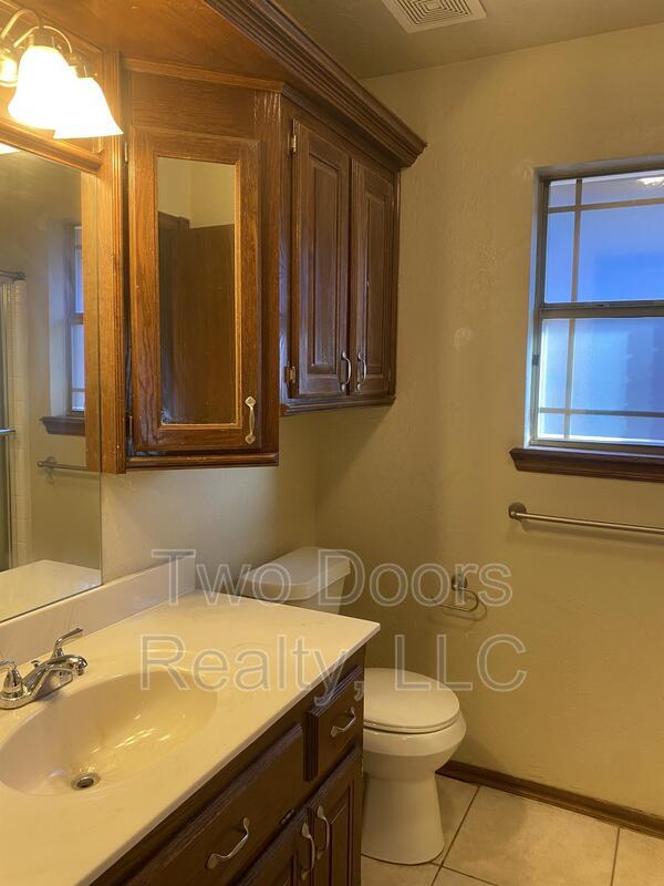 Building Photo - 617 Allison Ln