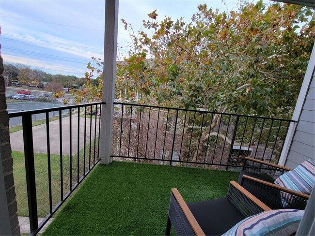 Building Photo - Edgecreek Condo for Lease