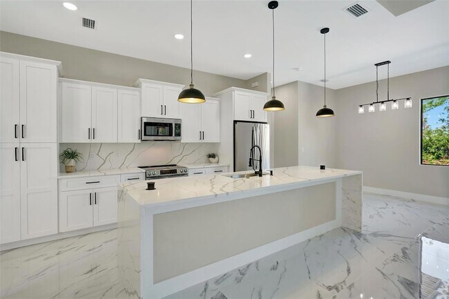 Building Photo - 212 Fairway Rd