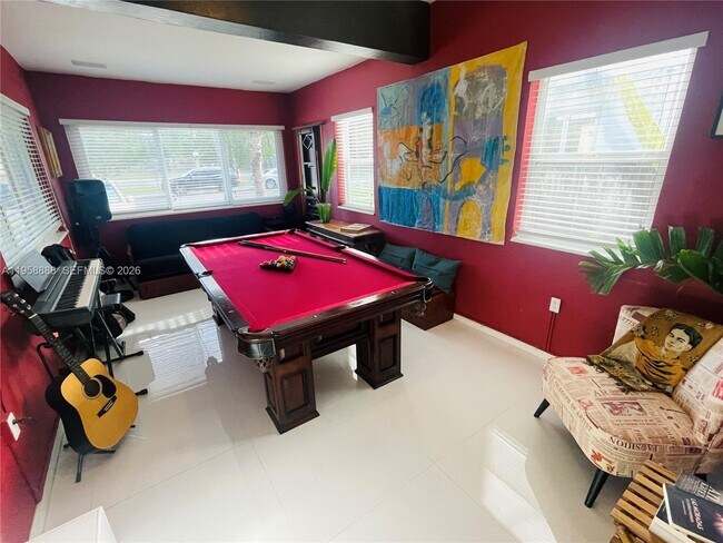 Building Photo - 759 NE 87th St