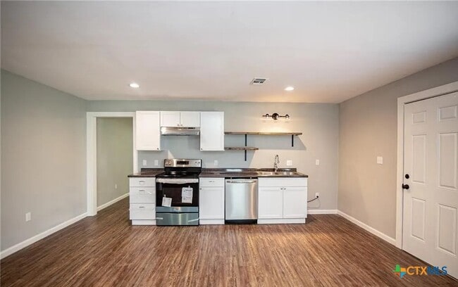 Building Photo - 2003 Woodlawn St